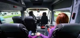 Location d’un minibus avec chauffeur quels sont les avantages