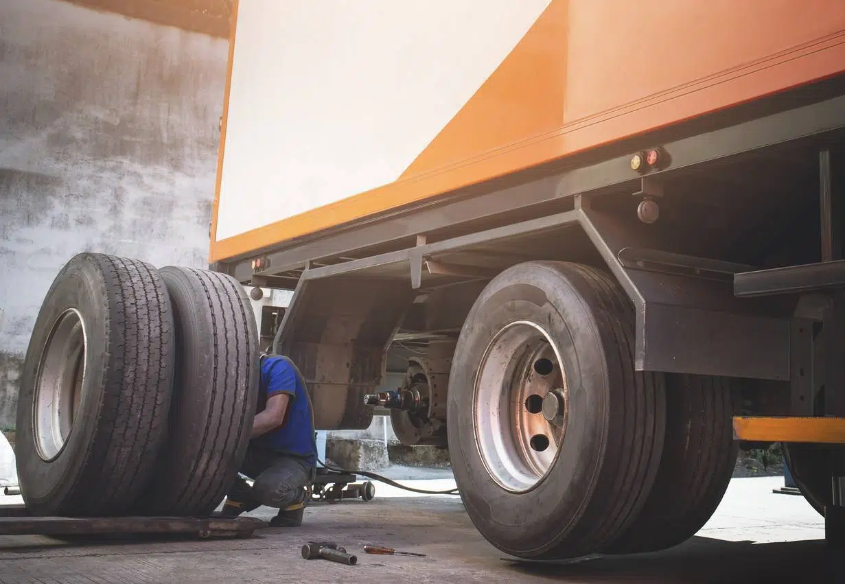 changer roue de poids lourd roue de rechange pneu pour poids lourds