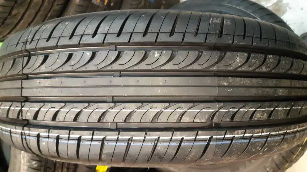fabrique les pneus Austone